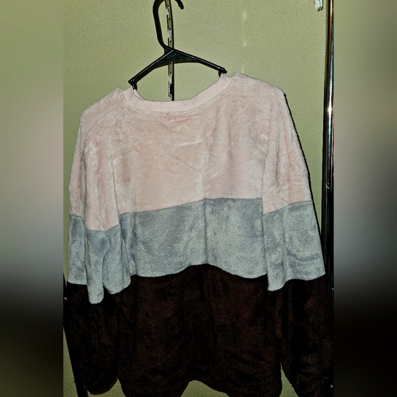 Reflex  Sweater - Picture 2 of 3